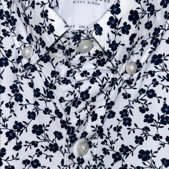 Denim & Flower White and Blue Floral Button Down Shirt - Picture 4 of 12